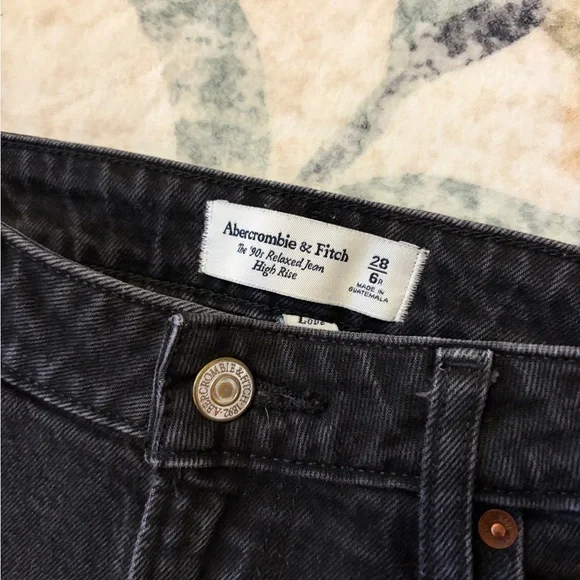 Abercrombie & Fitch Women’s 90s Relaxed Jean High Rise - Picture 2 of 8
